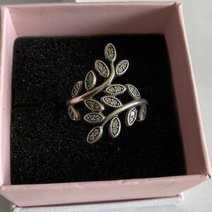 Pandora Silver Leaf Motif Ring
